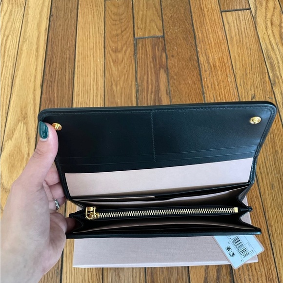Miu miu women’s leather black wallet - Picture 4 of 5